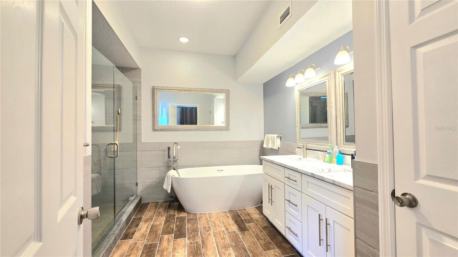 Image 11 of 31 For 1806 Lago Vista Boulevard