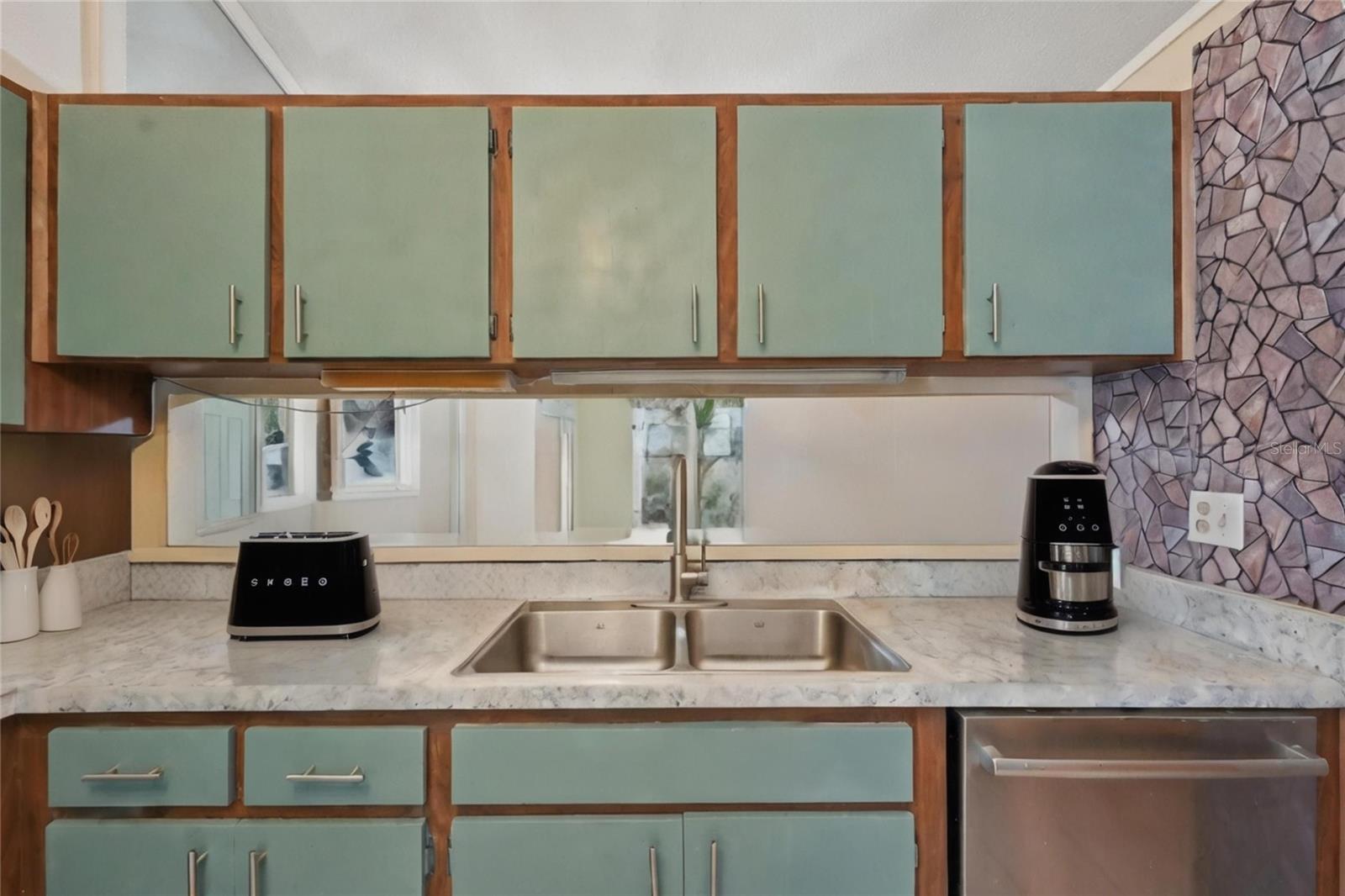 Image 10 of 63 For 7418 Riverbank Drive