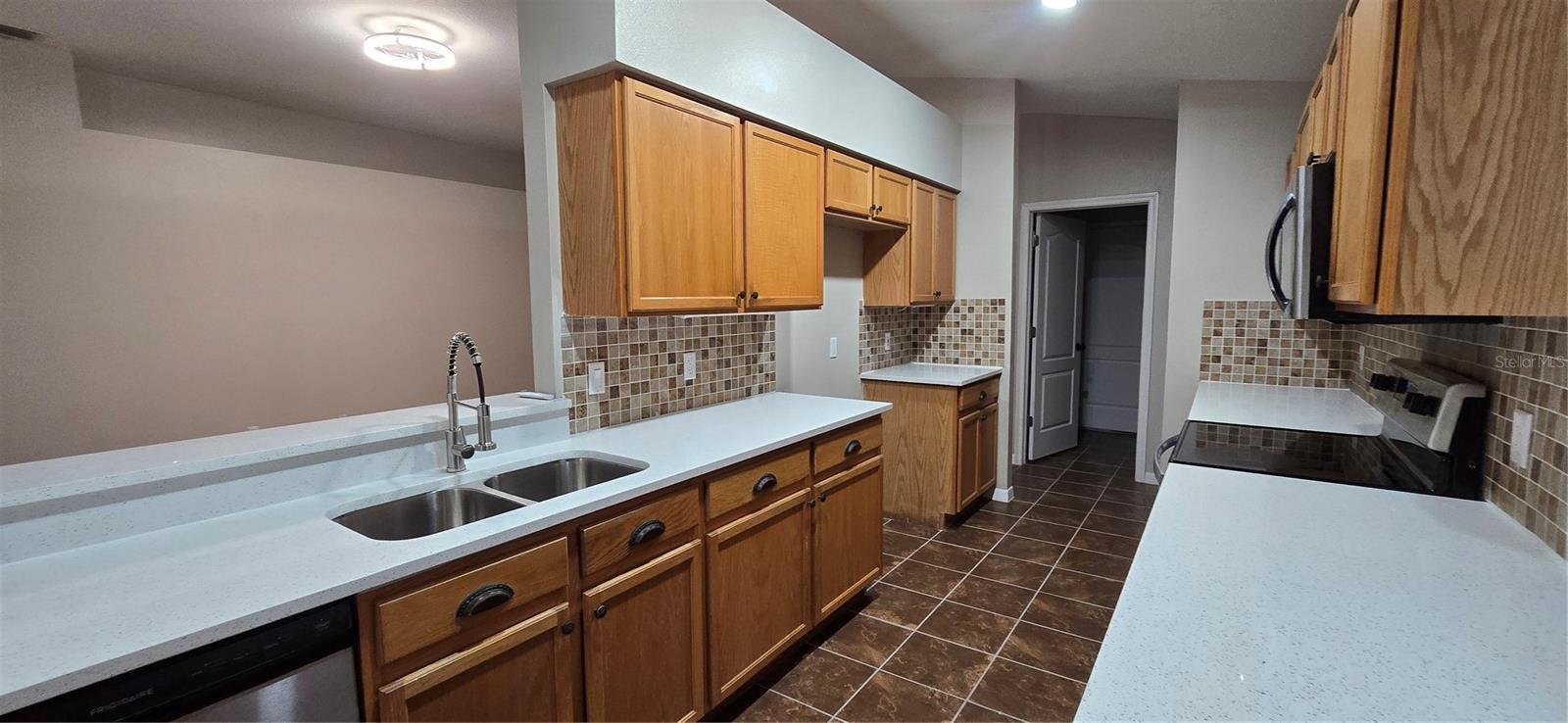 Image 4 of 32 For 1810 Greystone Heights Drive