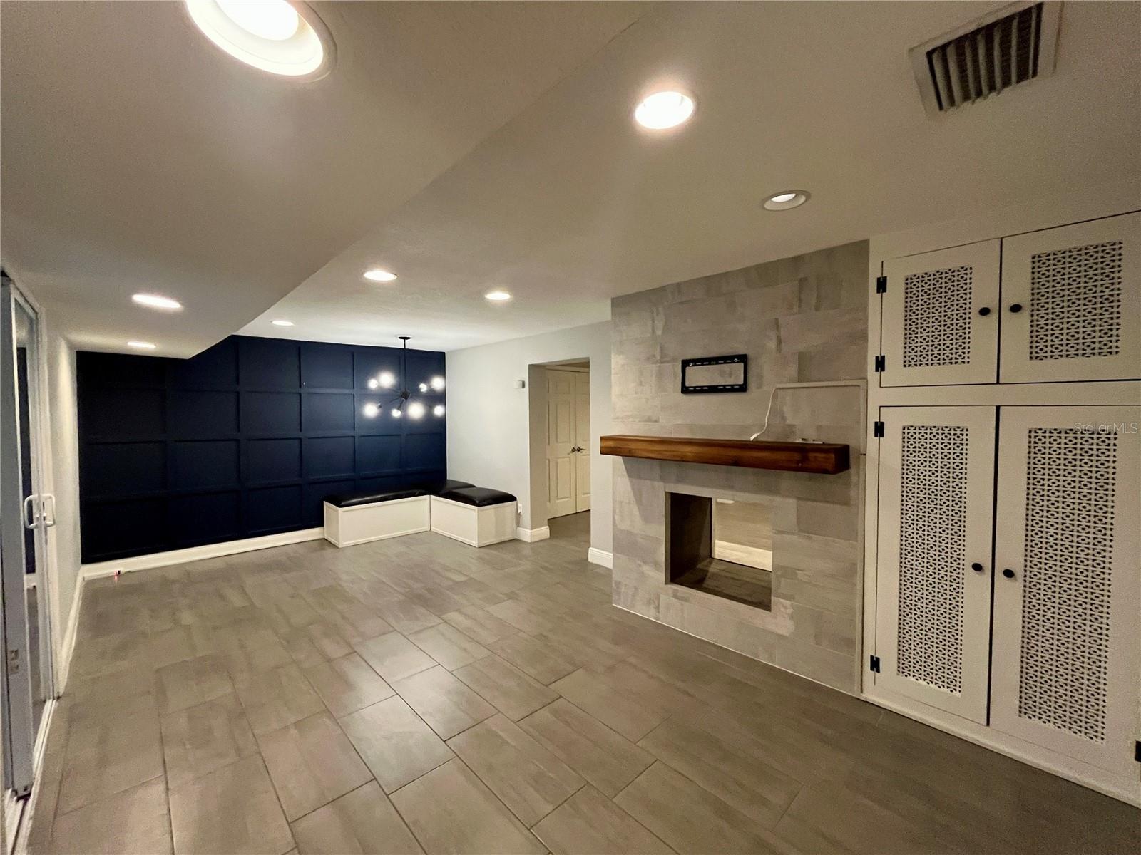 Image 10 of 26 For 727 Himes Avenue