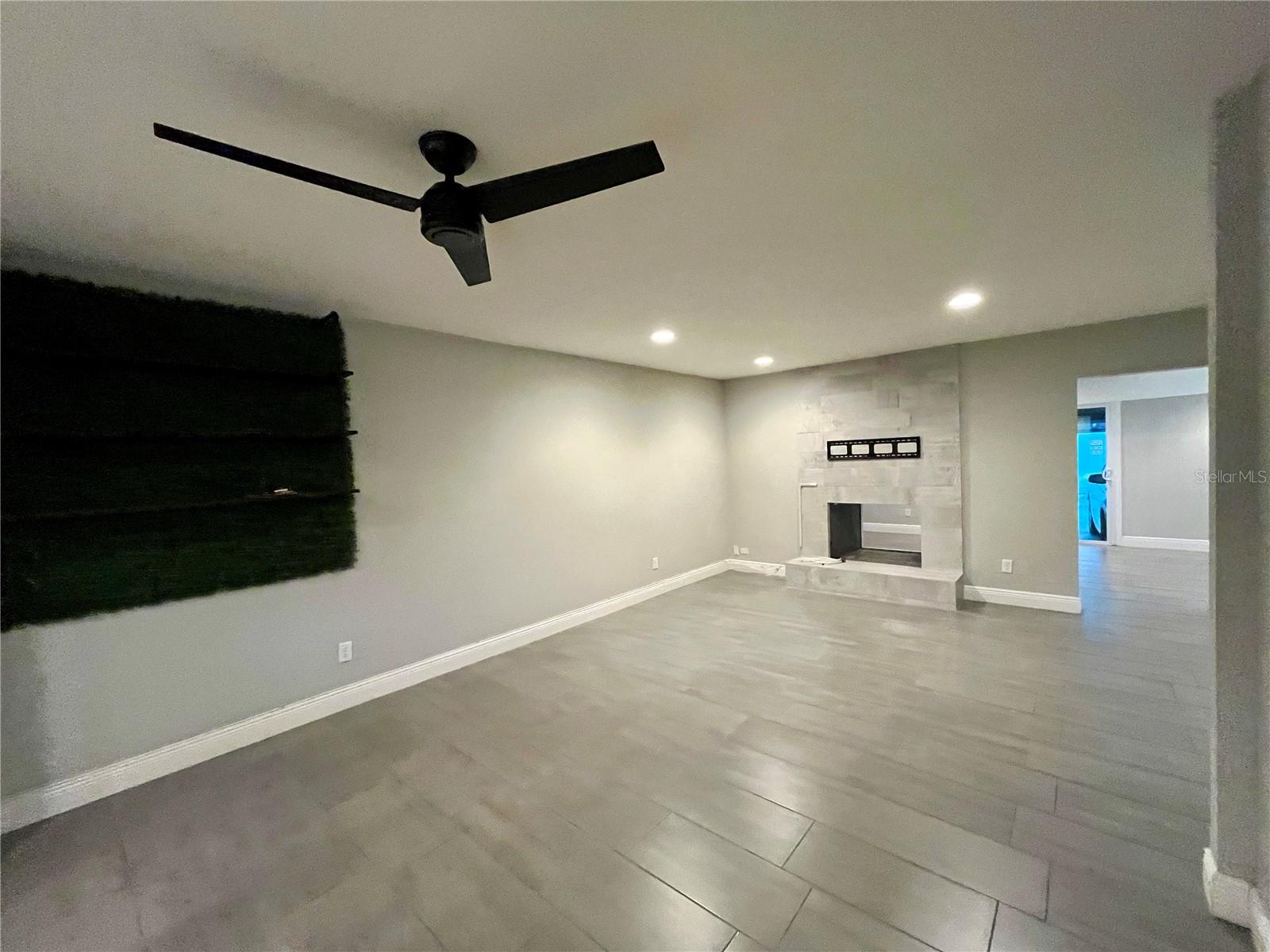 Image 7 of 26 For 727 Himes Avenue