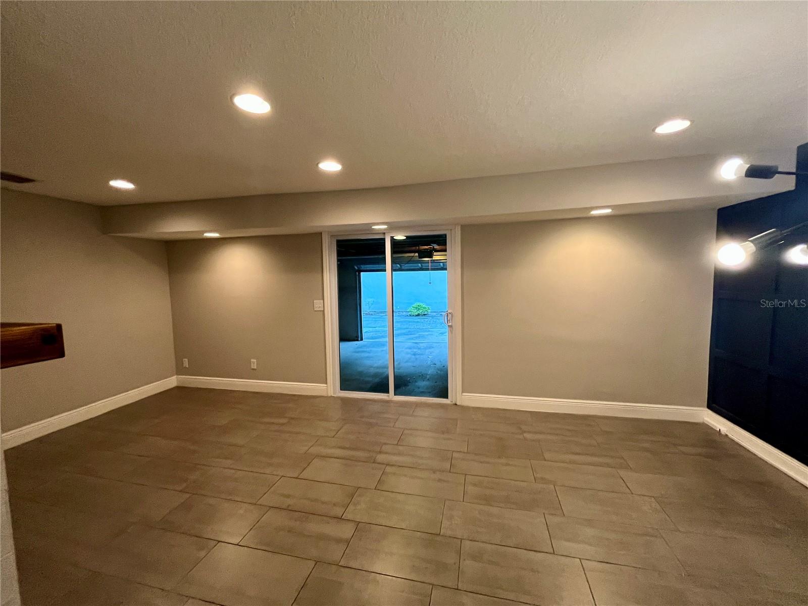 Image 8 of 26 For 727 Himes Avenue