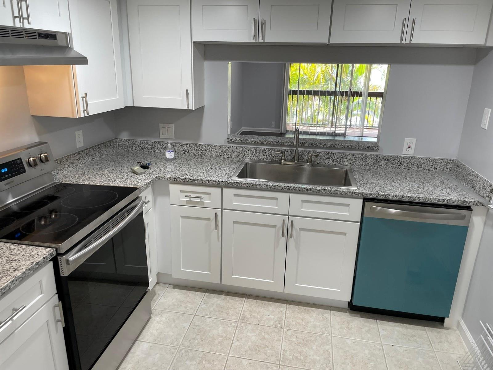 Image 2 of 13 For 6340 Newtown Circle 40b5