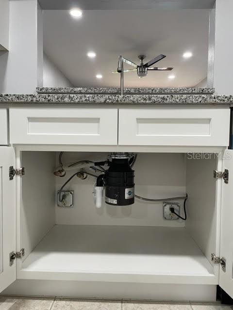 Image 4 of 13 For 6340 Newtown Circle 40b5