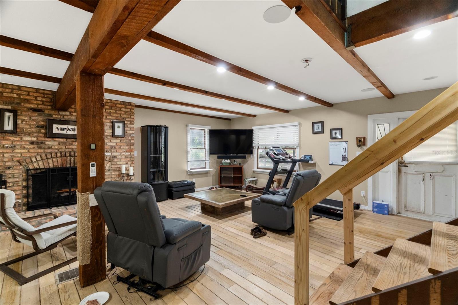 Listing photo id 11 for 6890 County Road 95