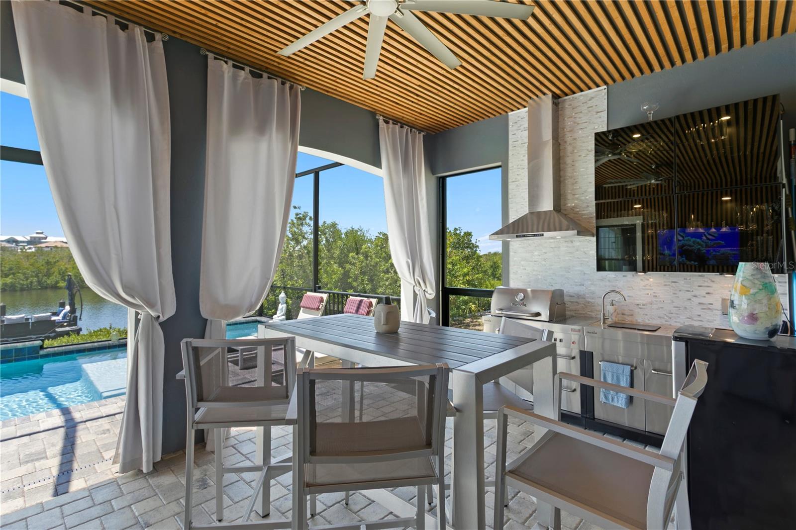 Image 37 of 69 For 916 Seagrape Drive