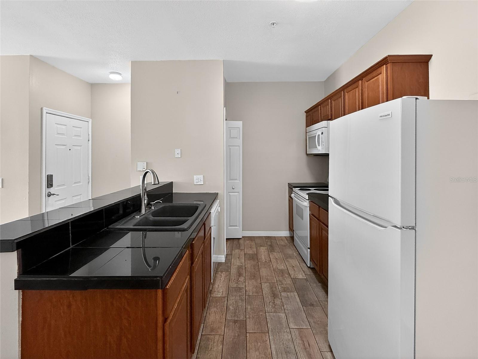 Image 7 of 62 For 16305 Enclave Village Drive 102