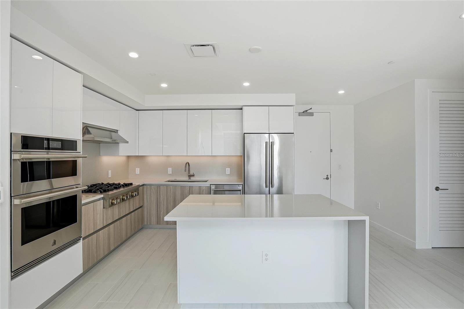 Image 36 of 100 For 400 Central Avenue 306