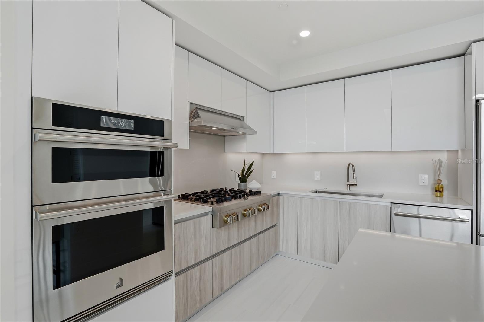 Image 8 of 100 For 400 Central Avenue 306