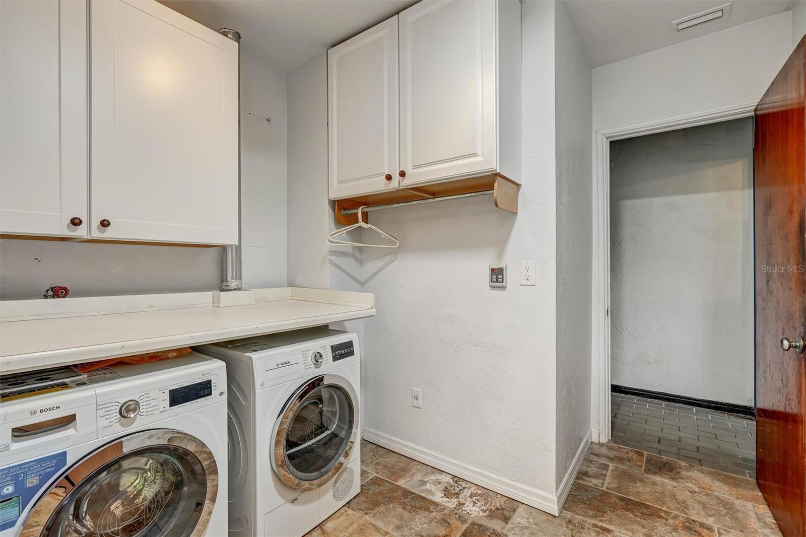 Image 22 of 53 For 151 20th Avenue S