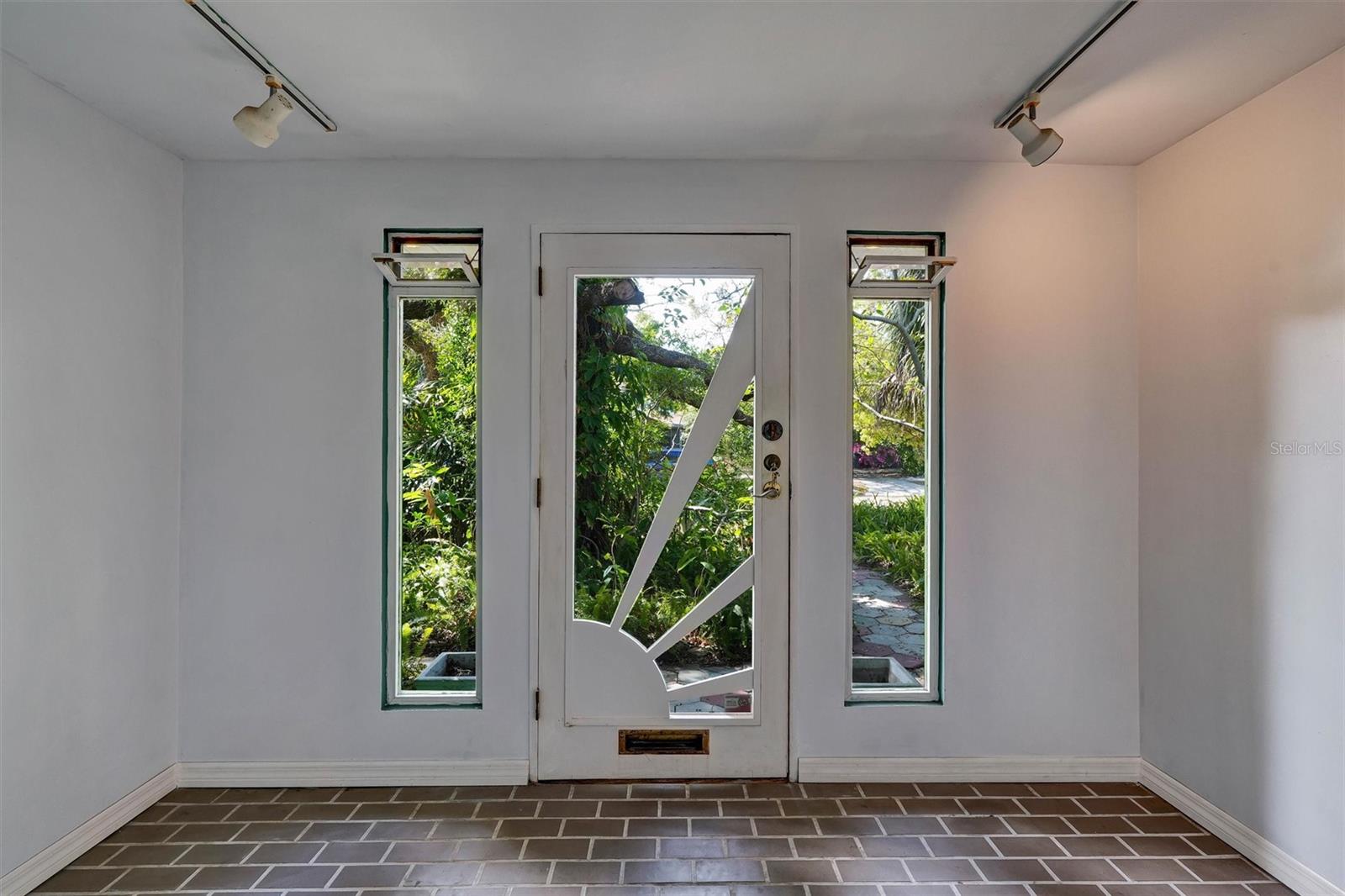 Image 3 of 53 For 151 20th Avenue S