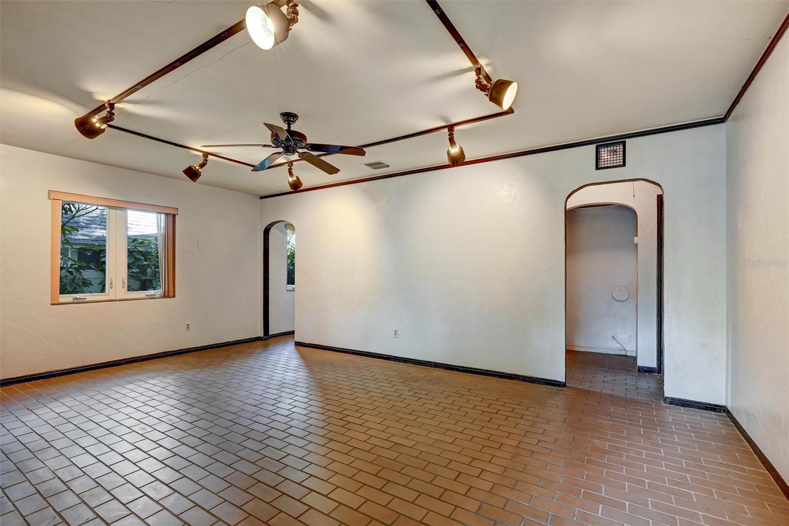 Image 5 of 53 For 151 20th Avenue S