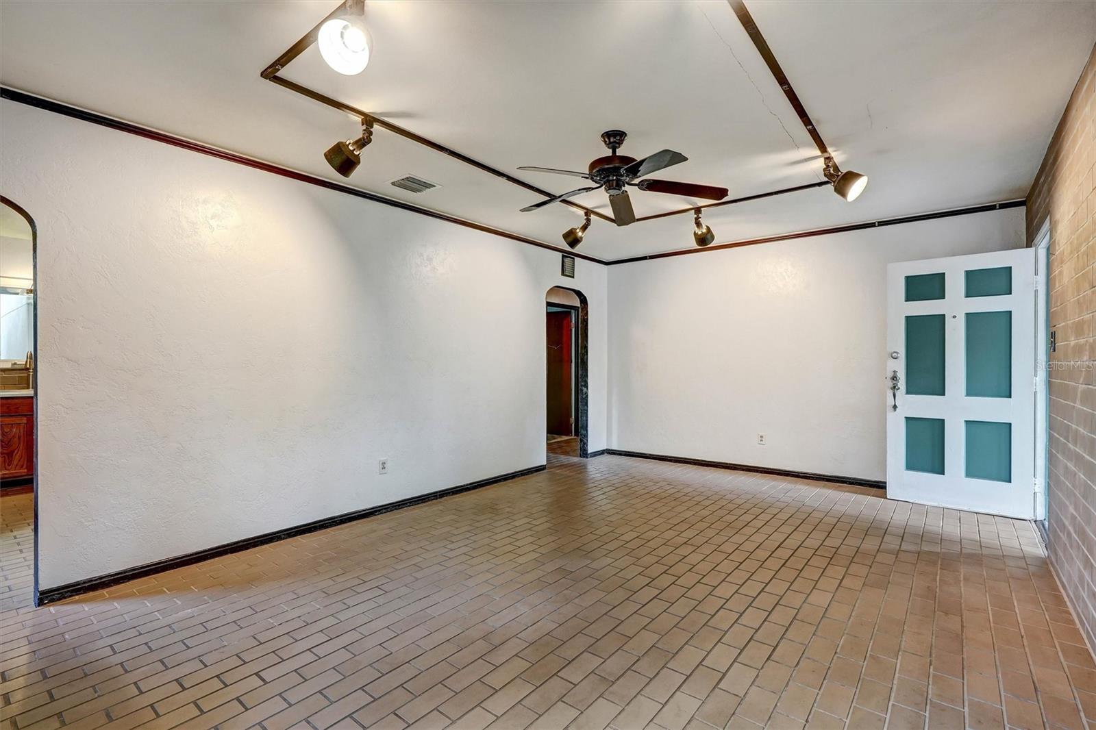 Image 6 of 53 For 151 20th Avenue S