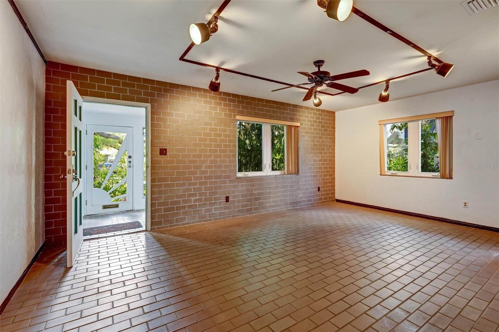 Image 7 of 53 For 151 20th Avenue S