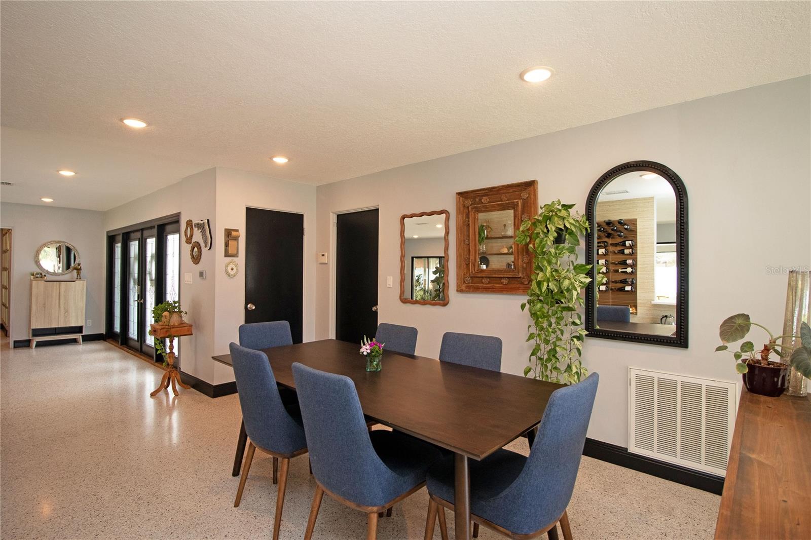 Image 14 of 70 For 4438 Dr Martin Luther King Jr Street S