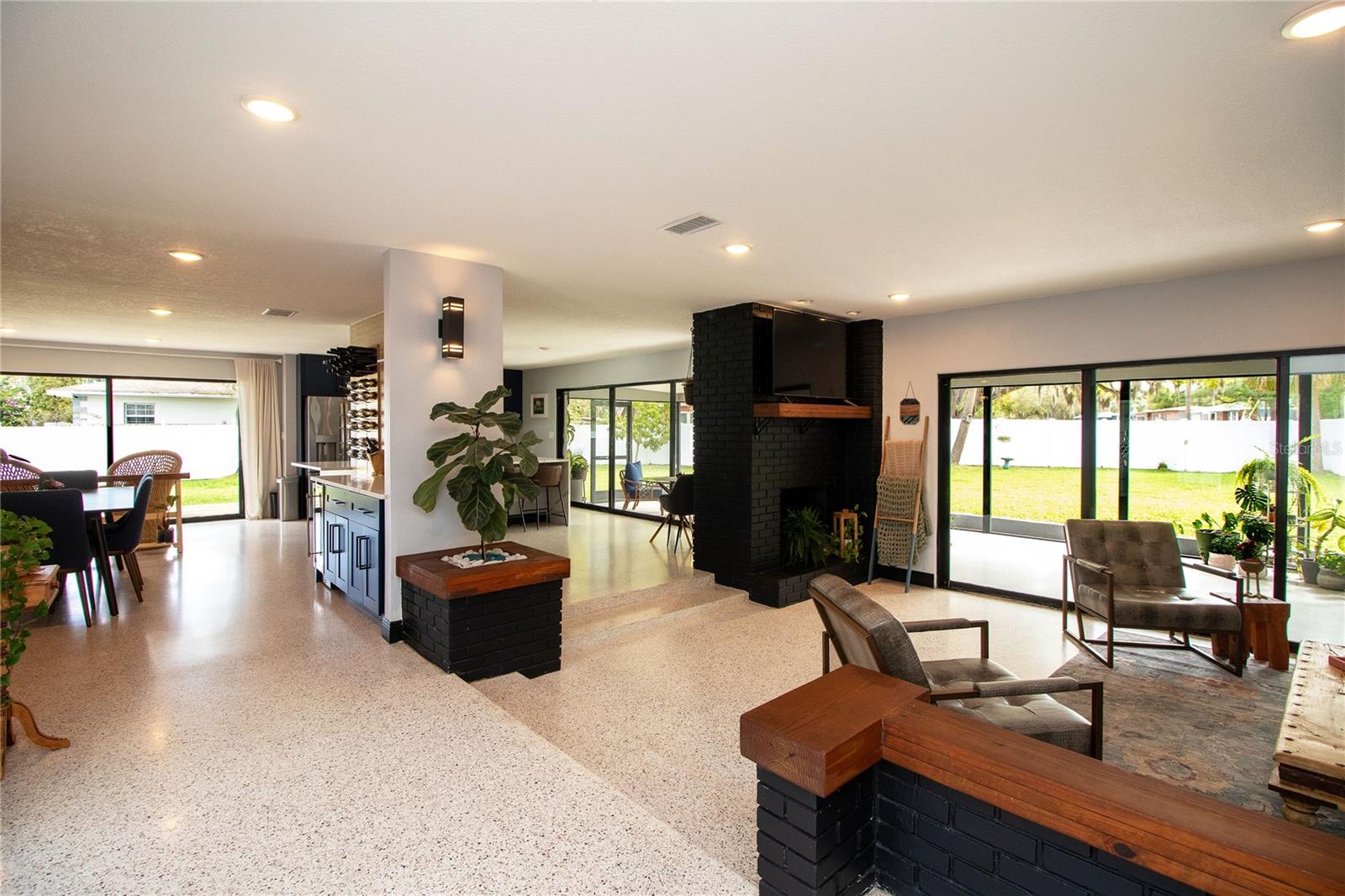 Image 7 of 70 For 4438 Dr Martin Luther King Jr Street S