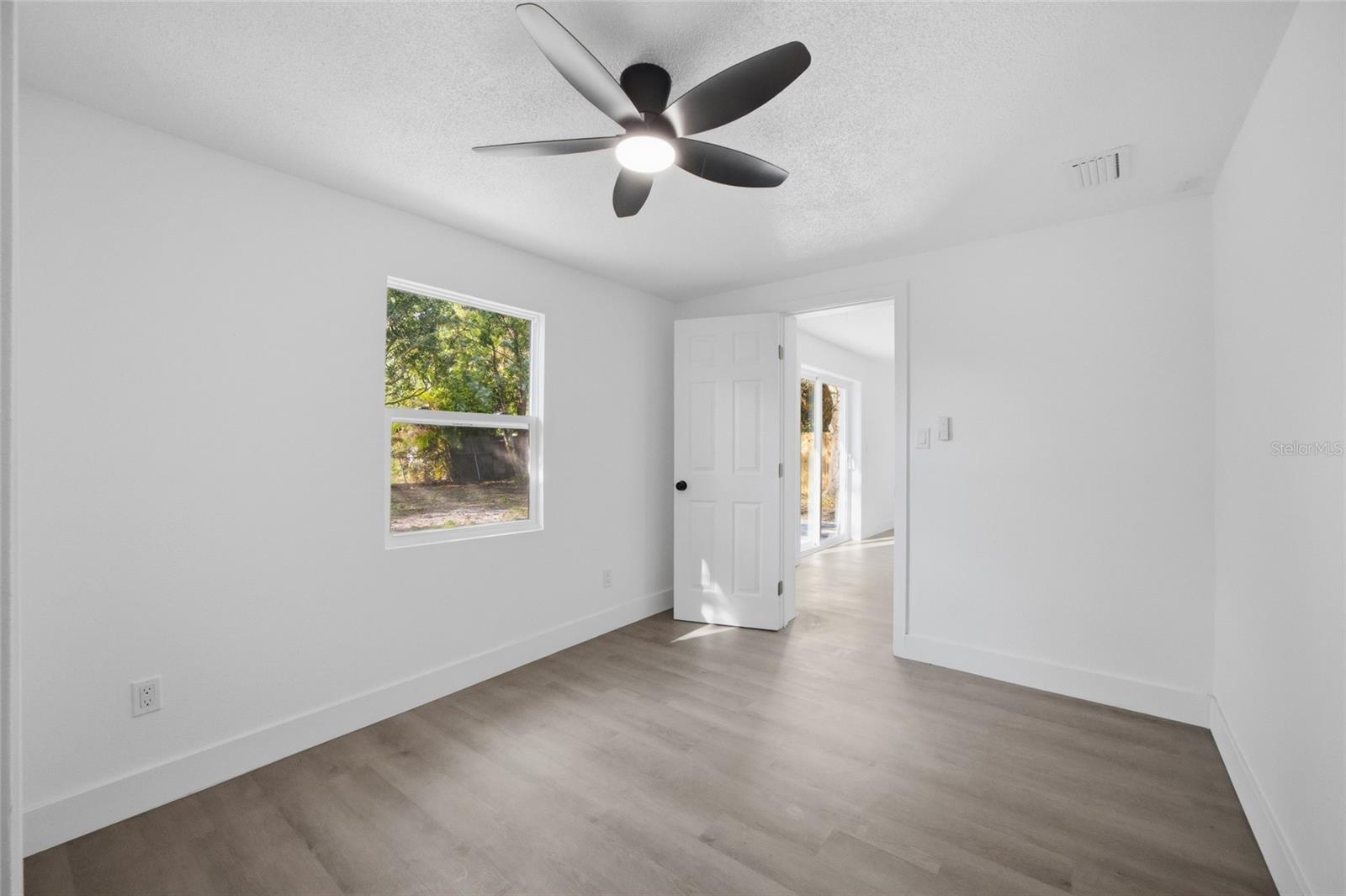 Image 13 of 33 For 1811 Driftwood Circle S