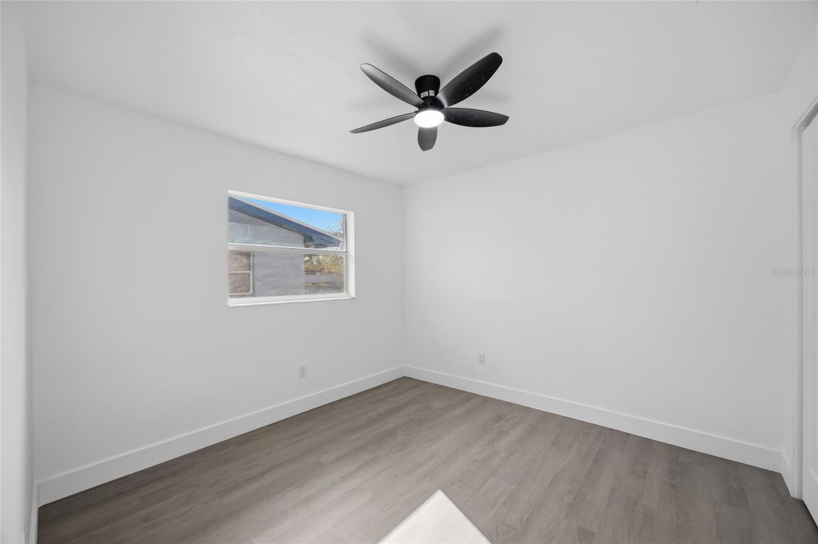 Image 19 of 33 For 1811 Driftwood Circle S