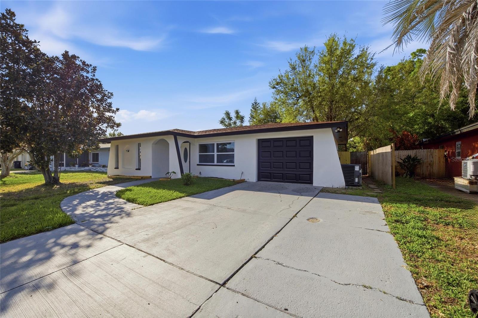 Image 2 of 33 For 1811 Driftwood Circle S