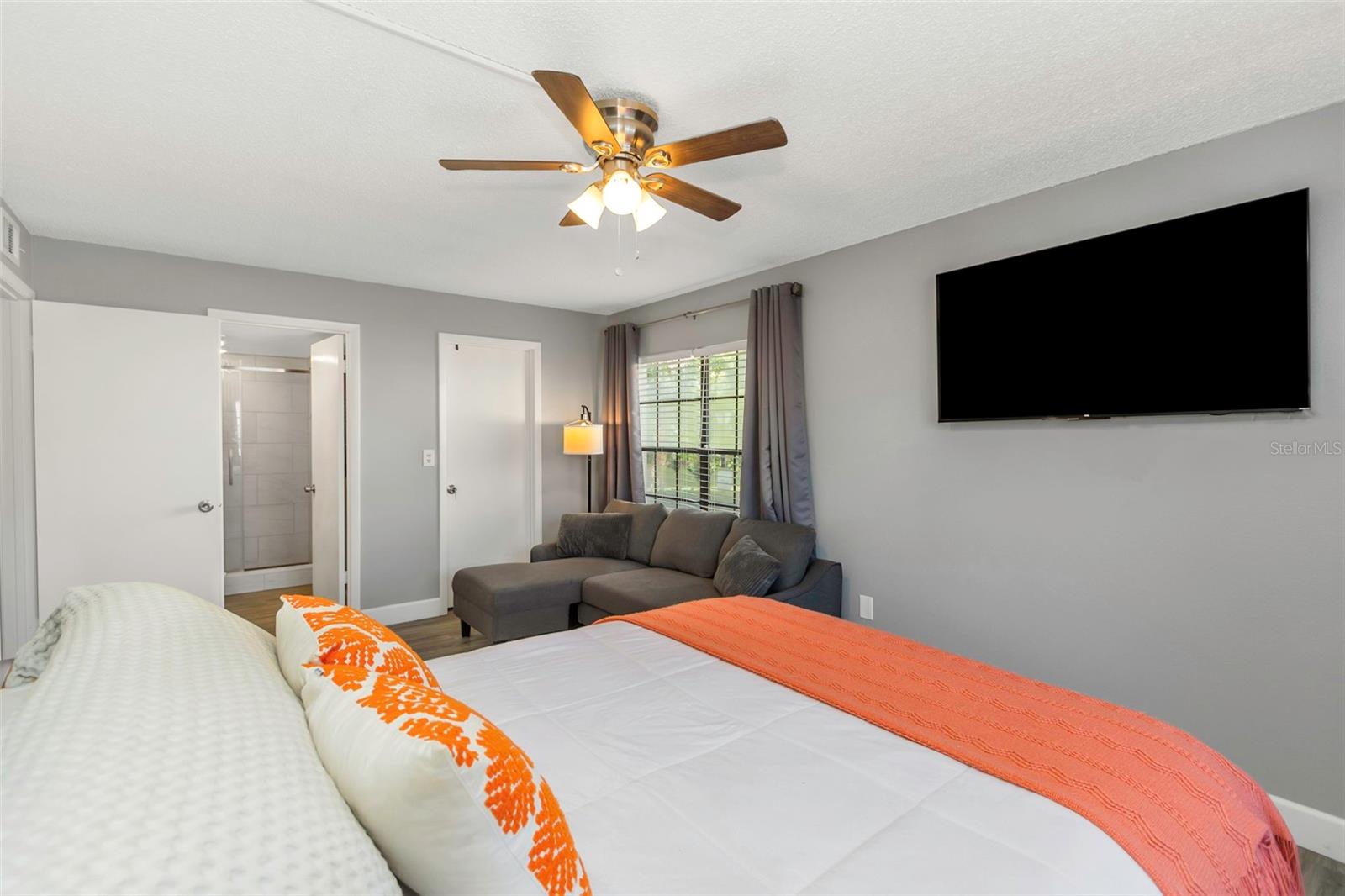 Image 17 of 50 For 3323 Crystal Court E B