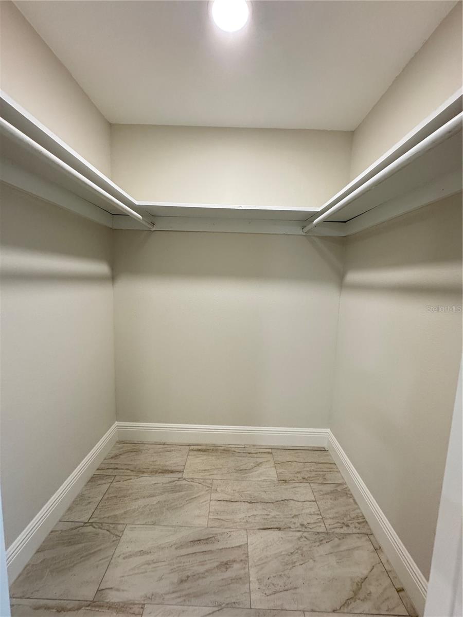 Image 15 of 25 For 4820 Shell Stream Boulevard