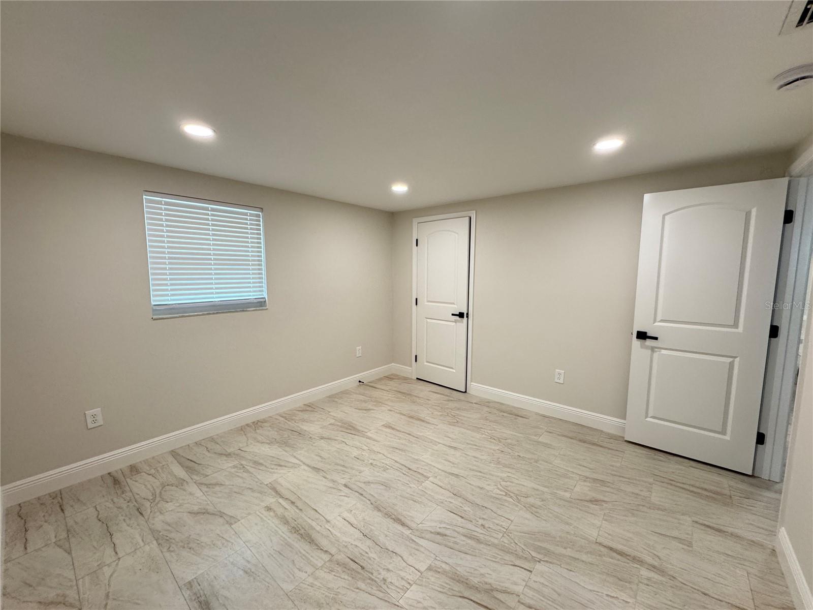 Image 17 of 25 For 4820 Shell Stream Boulevard