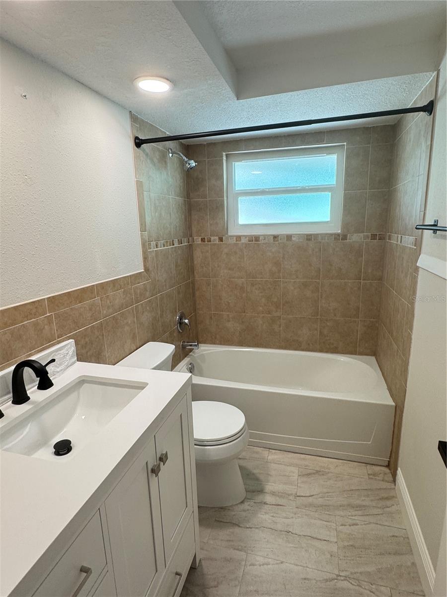 Image 18 of 25 For 4820 Shell Stream Boulevard