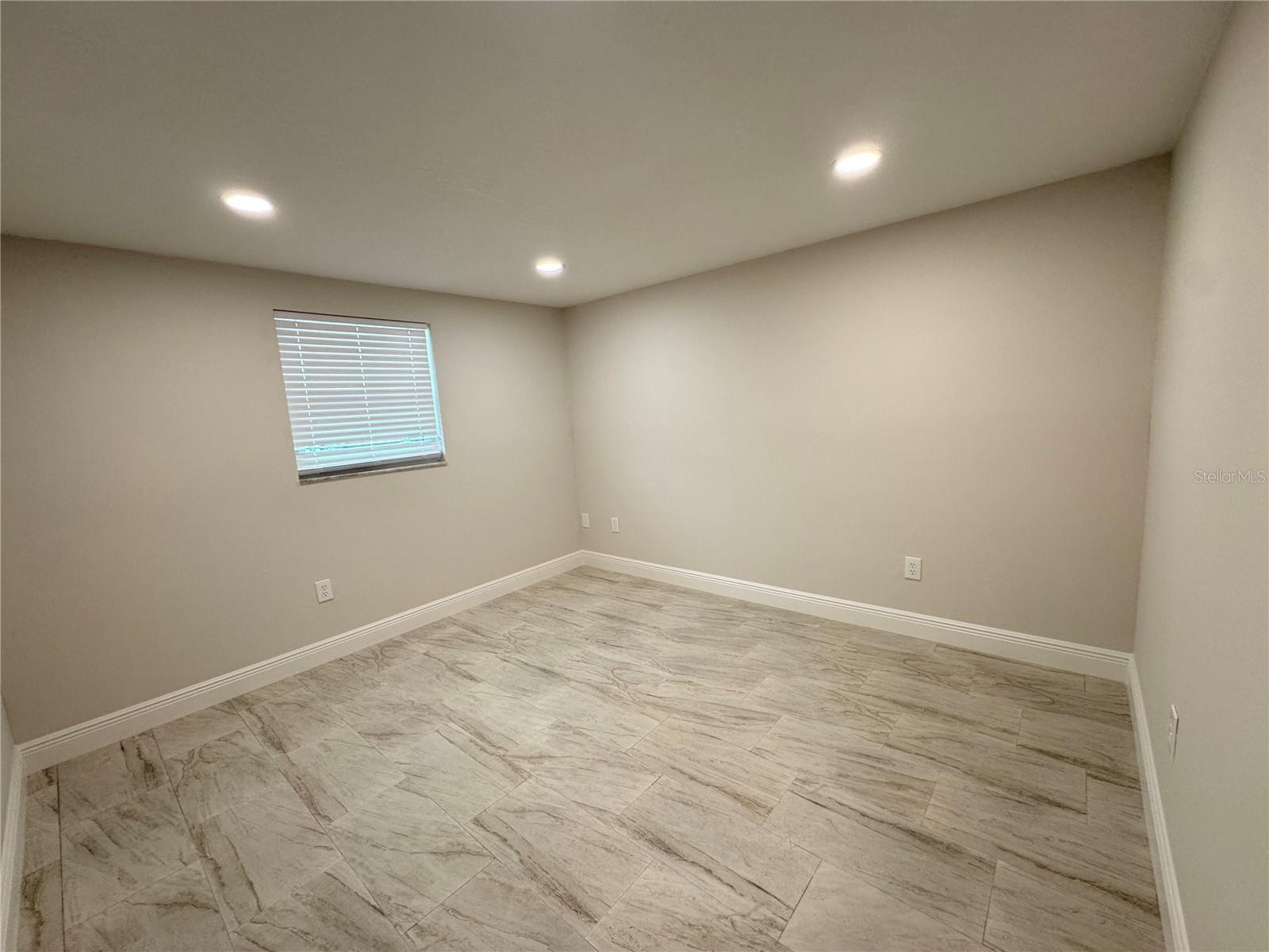 Image 19 of 25 For 4820 Shell Stream Boulevard