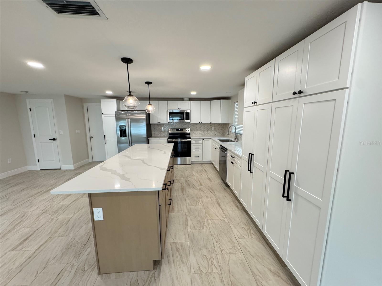 Image 5 of 25 For 4820 Shell Stream Boulevard