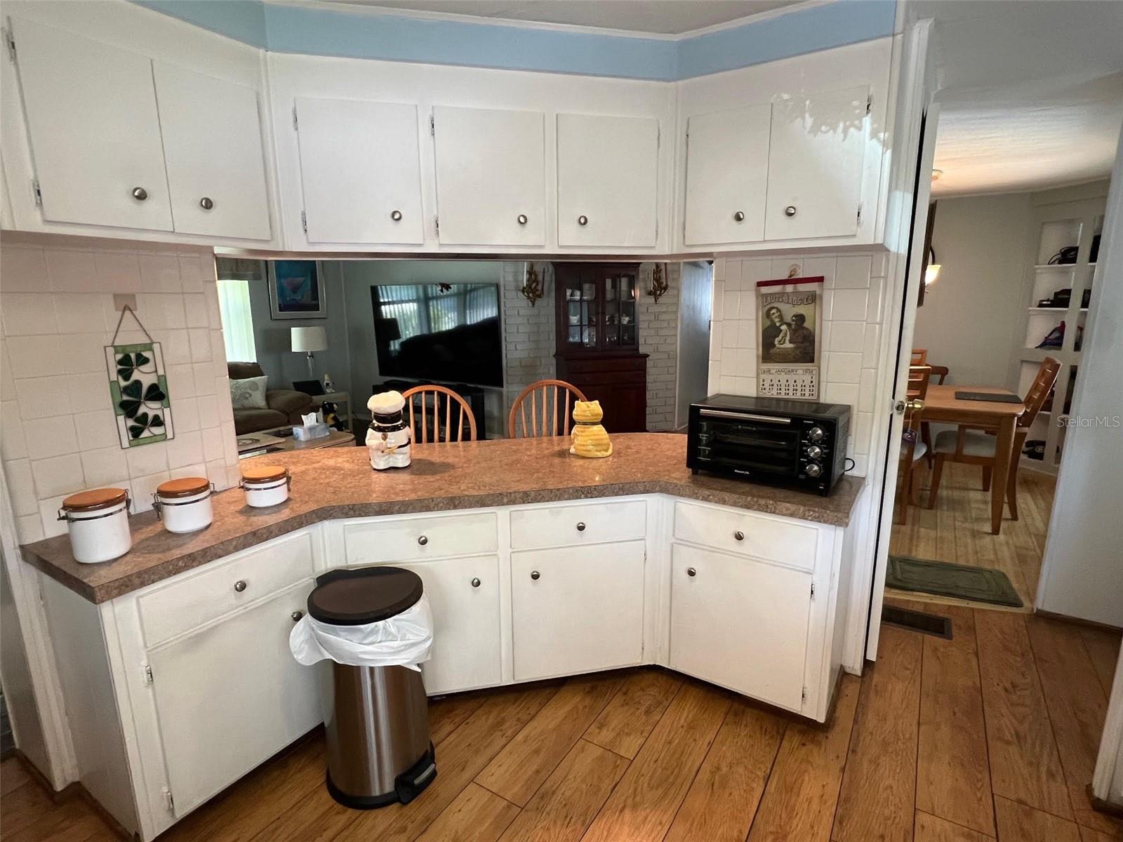 Listing photo id 8 for 29250 Us Highway 19 N 135