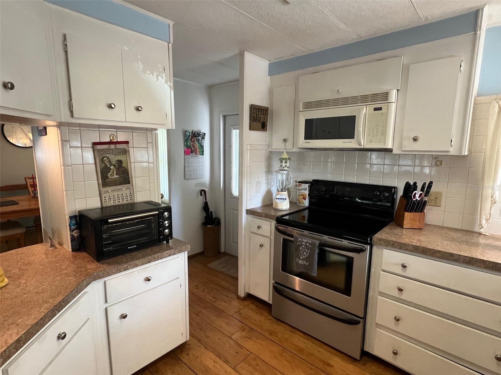 Listing photo id 9 for 29250 Us Highway 19 N 135