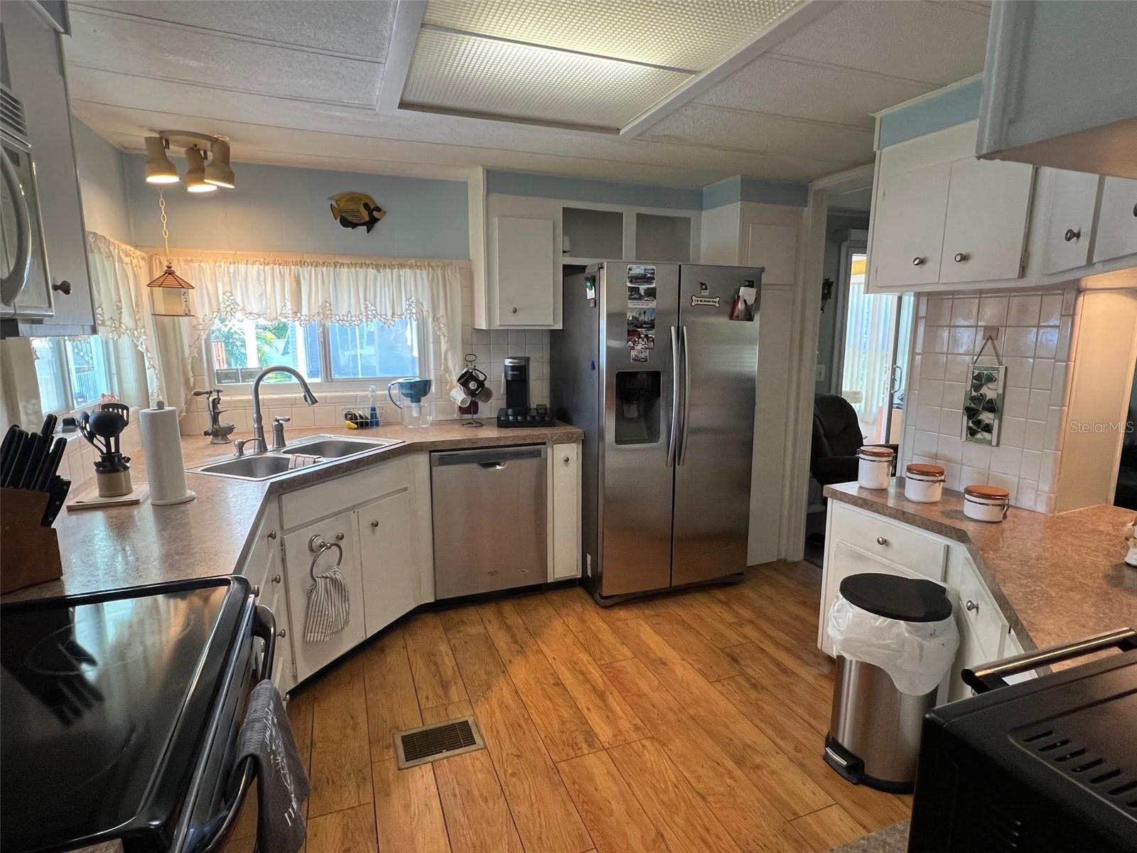 Listing photo id 10 for 29250 Us Highway 19 N 135