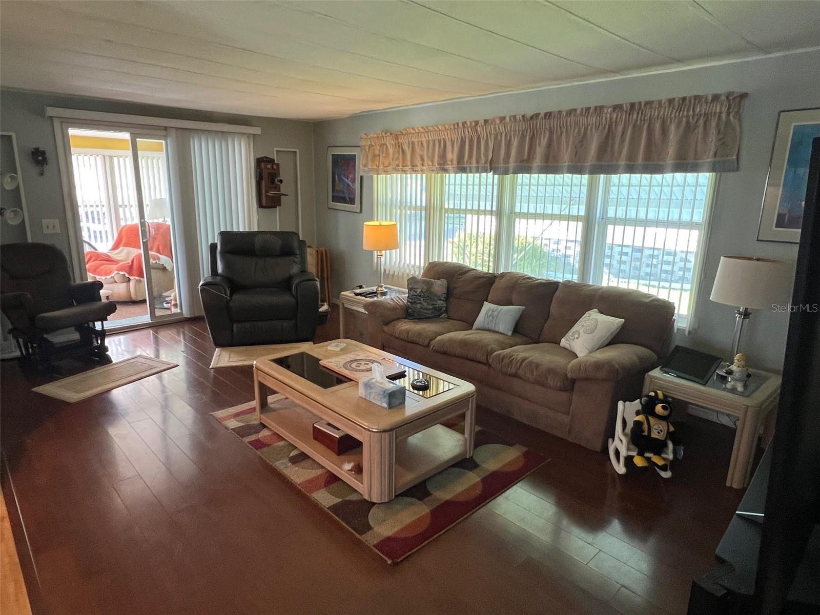 Listing photo id 15 for 29250 Us Highway 19 N 135