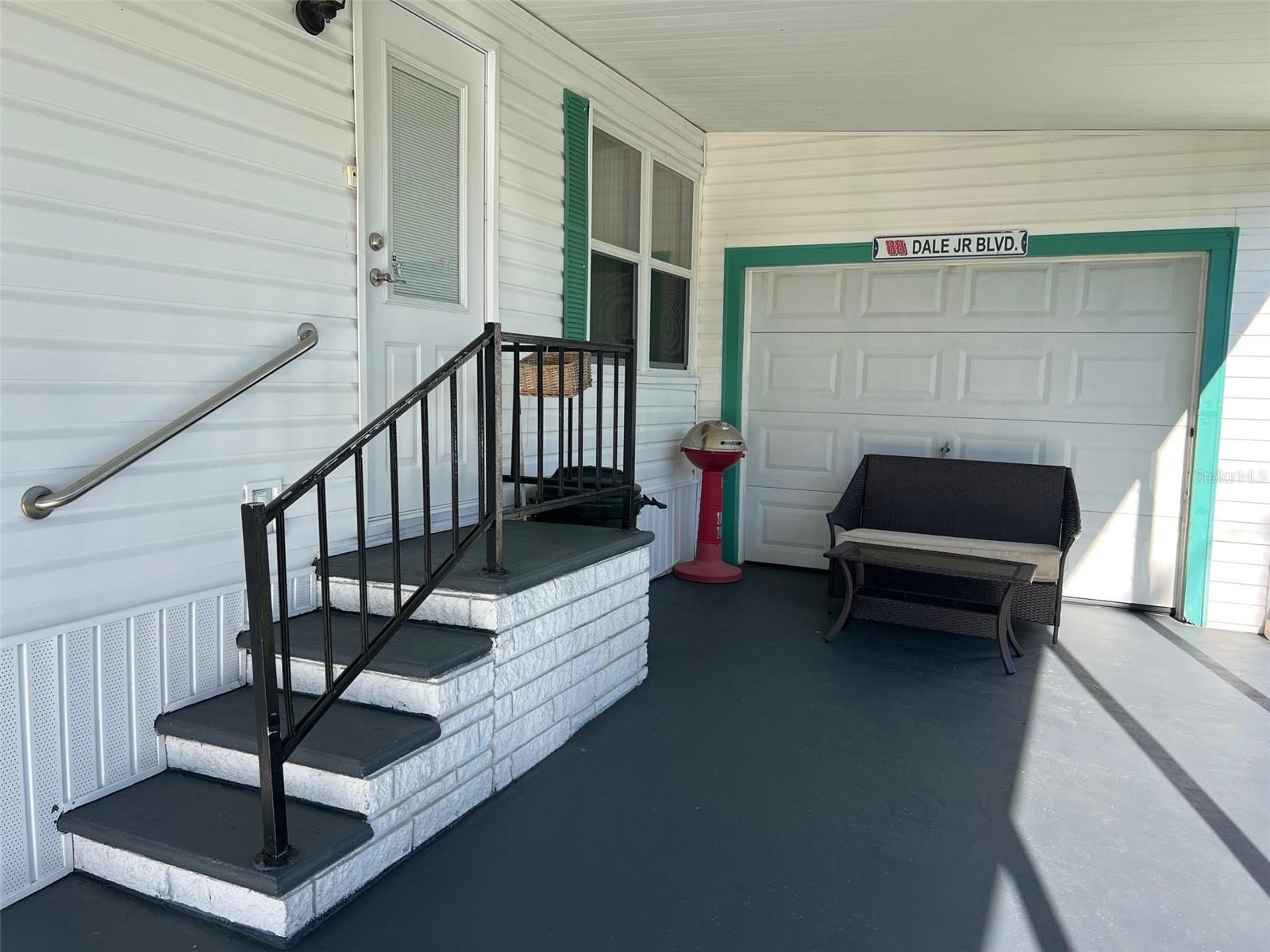 Listing photo id 2 for 29250 Us Highway 19 N 135