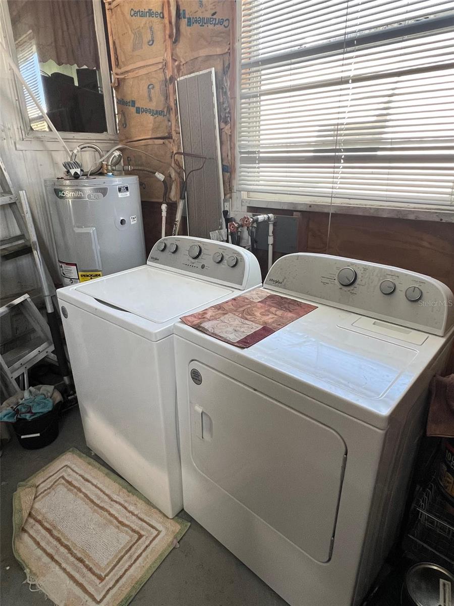 Listing photo id 4 for 29250 Us Highway 19 N 135