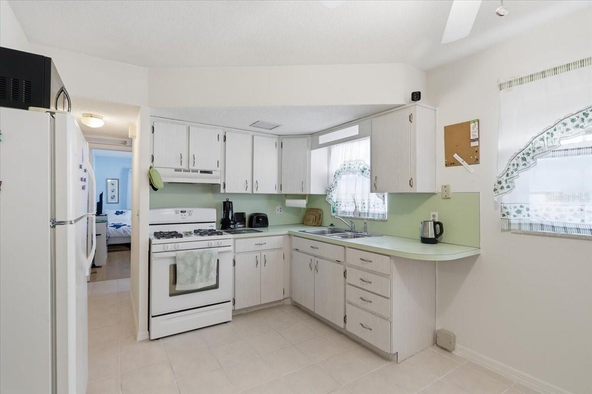 Image 10 of 39 For 7787 39th Terrace N 7787