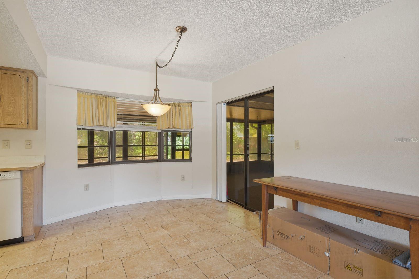 Image 5 of 27 For 10369 Dunkirk Road