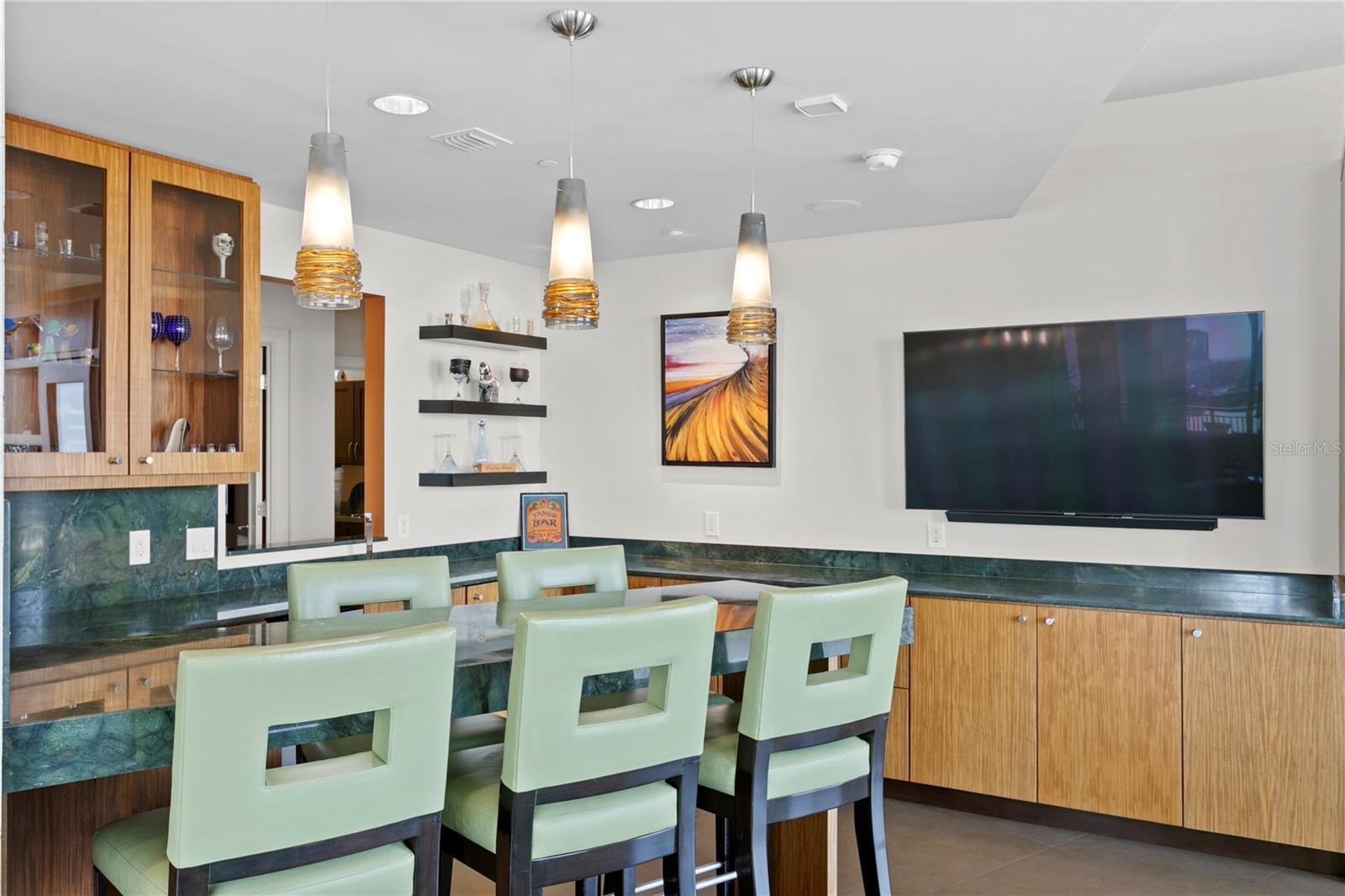 Image 15 of 52 For 450 Knights Run Avenue 1704