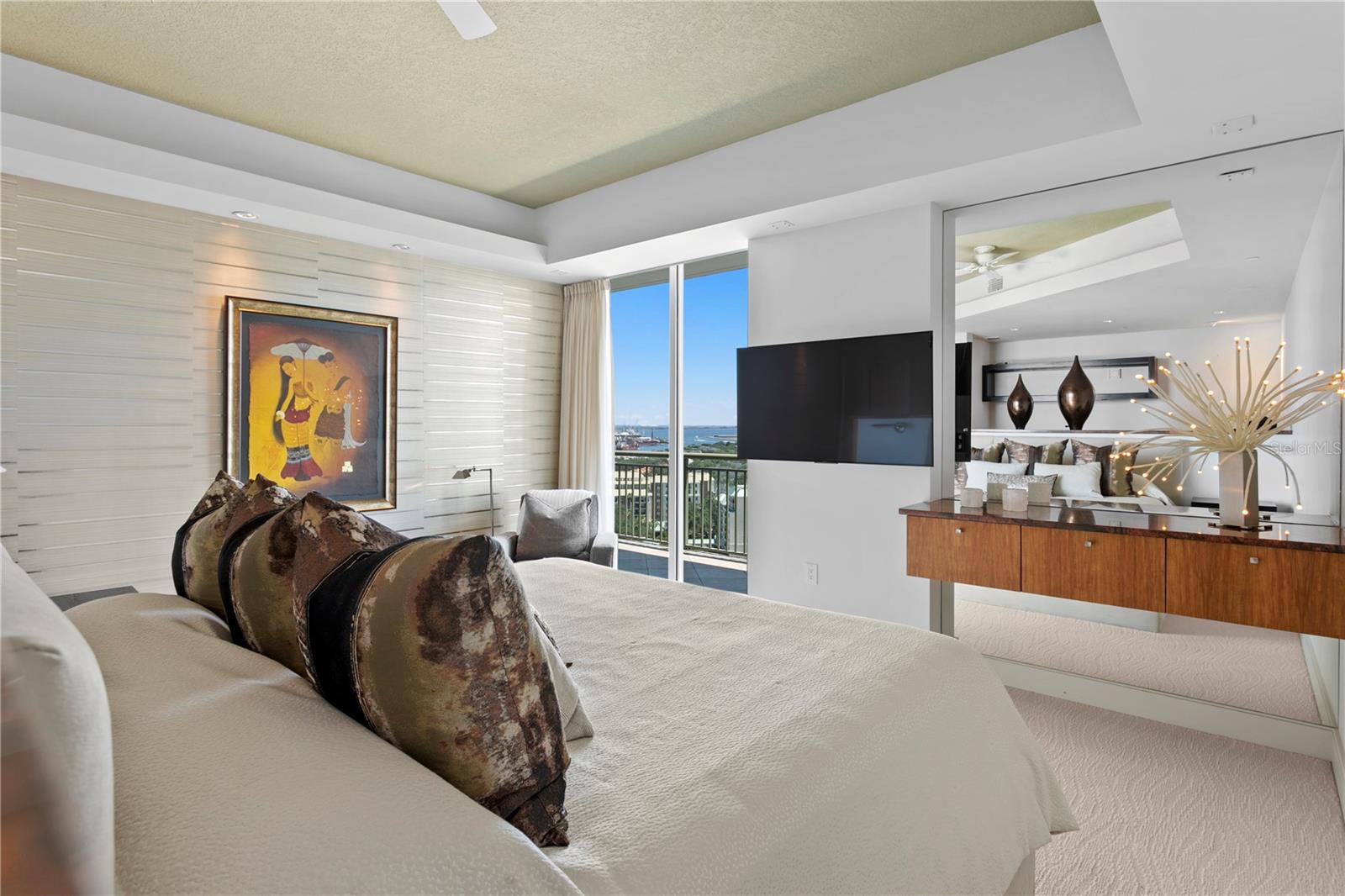 Image 19 of 52 For 450 Knights Run Avenue 1704