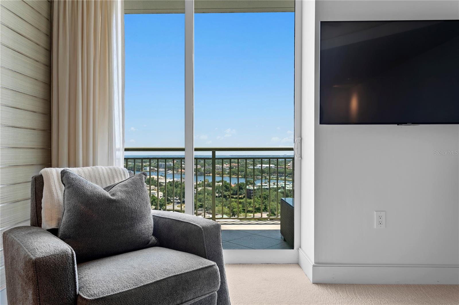 Image 20 of 52 For 450 Knights Run Avenue 1704