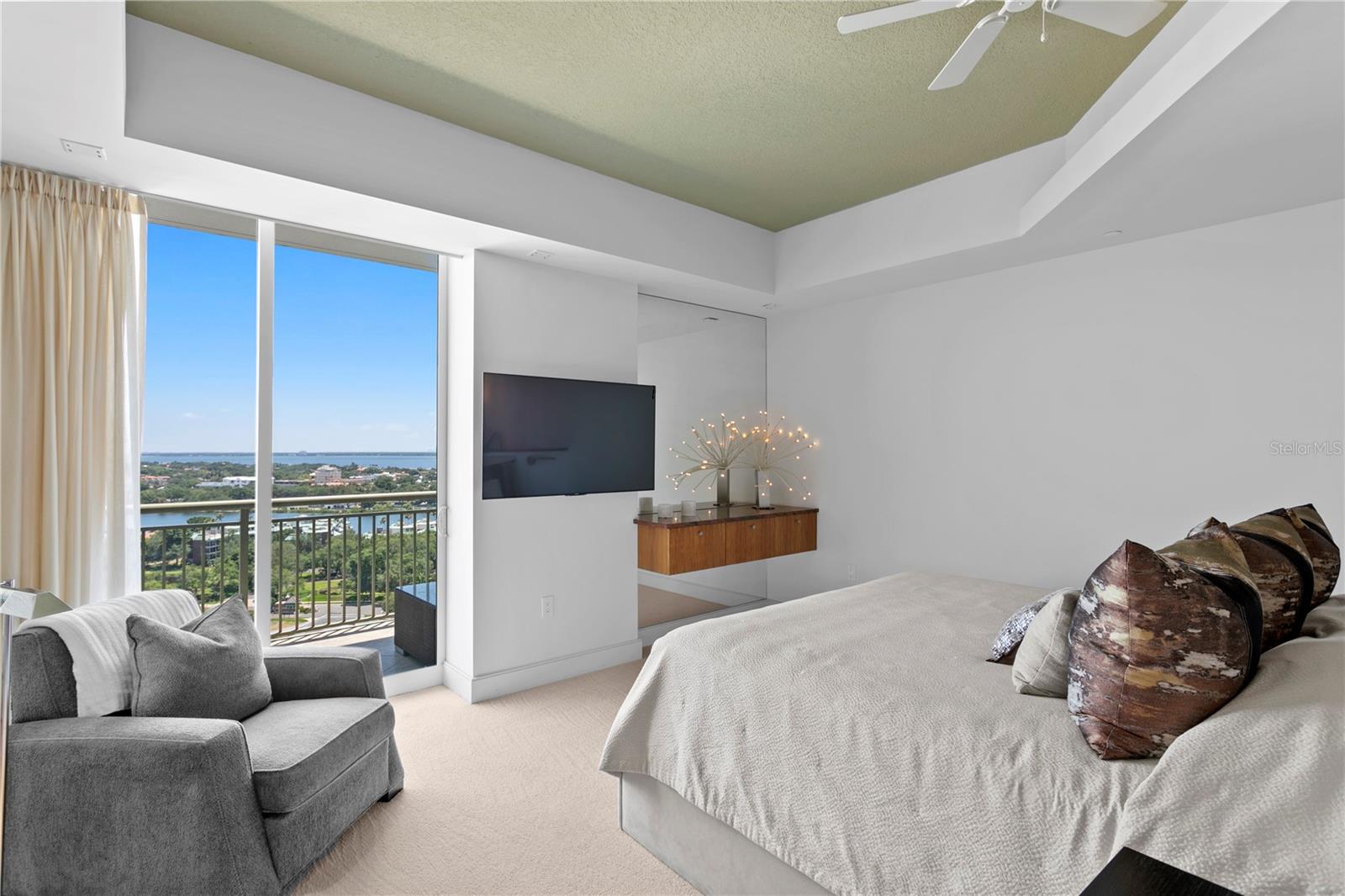 Image 22 of 52 For 450 Knights Run Avenue 1704