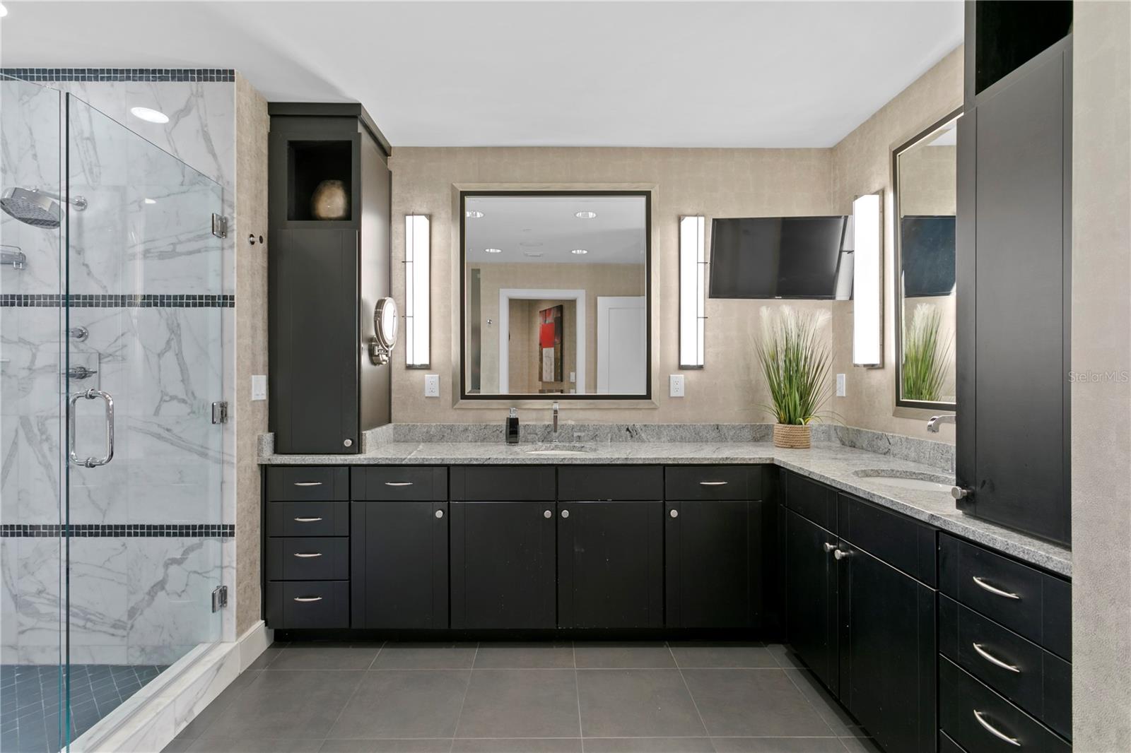 Image 24 of 52 For 450 Knights Run Avenue 1704