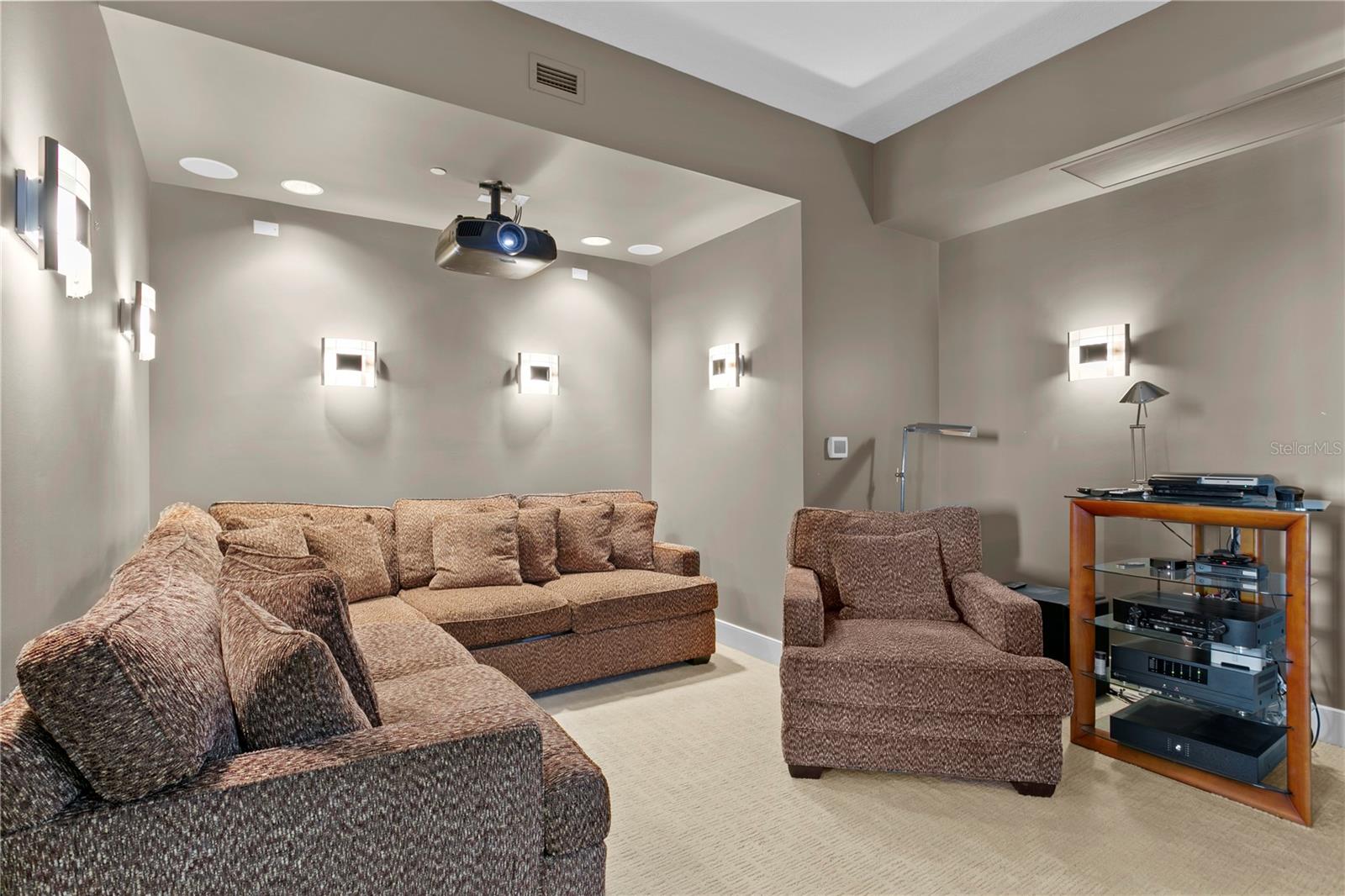 Image 30 of 52 For 450 Knights Run Avenue 1704