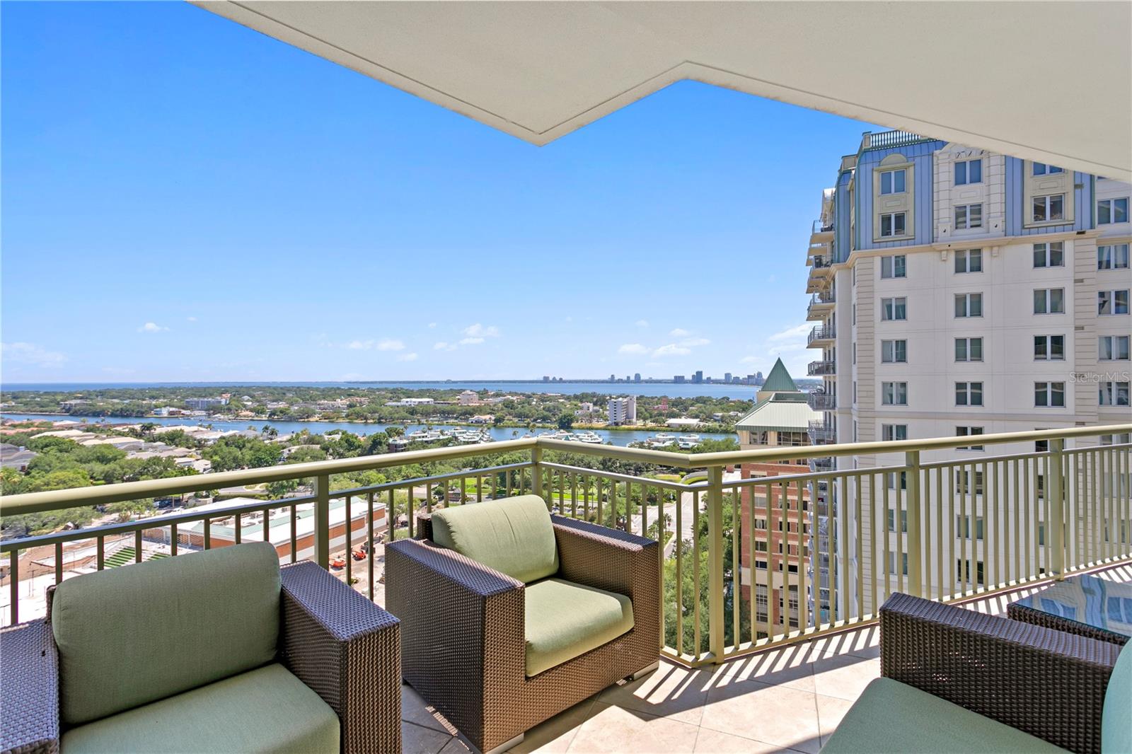 Image 34 of 52 For 450 Knights Run Avenue 1704