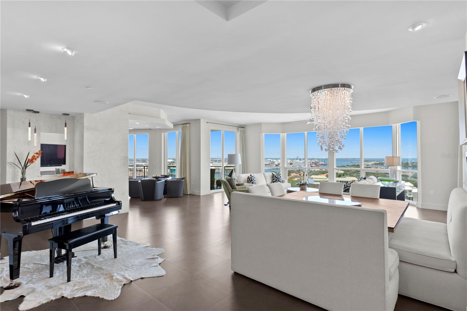 Image 6 of 52 For 450 Knights Run Avenue 1704