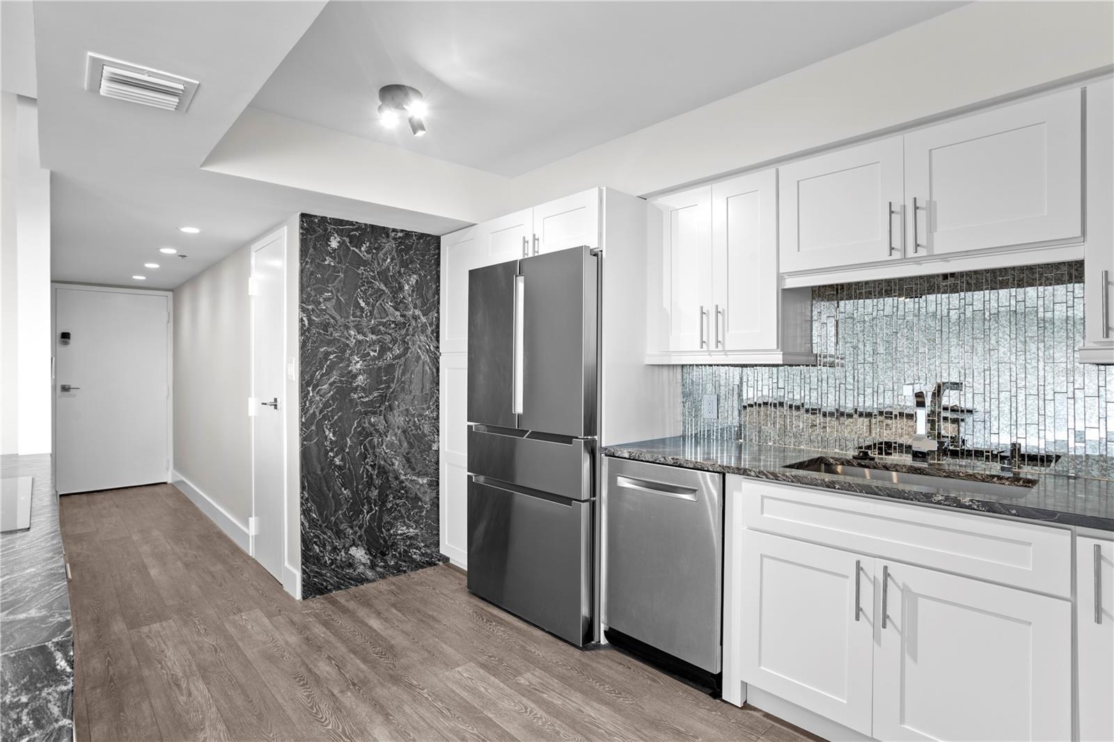 Image 16 of 46 For 3301 Bayshore Boulevard 806c