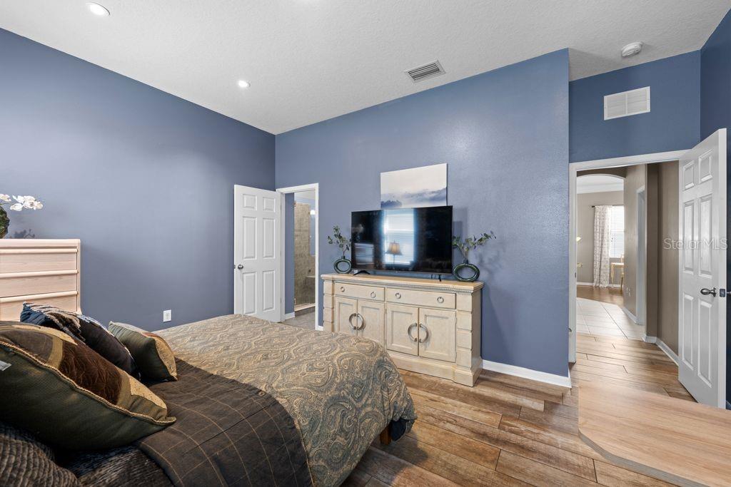 Image 17 of 41 For 11052 Ancient Futures Drive