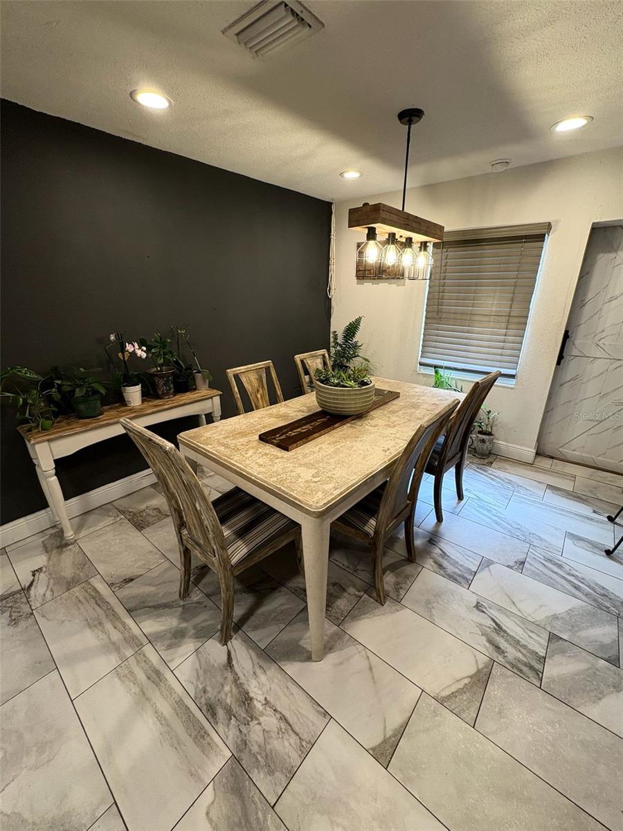 Image 10 of 39 For 10004 Memorial Highway