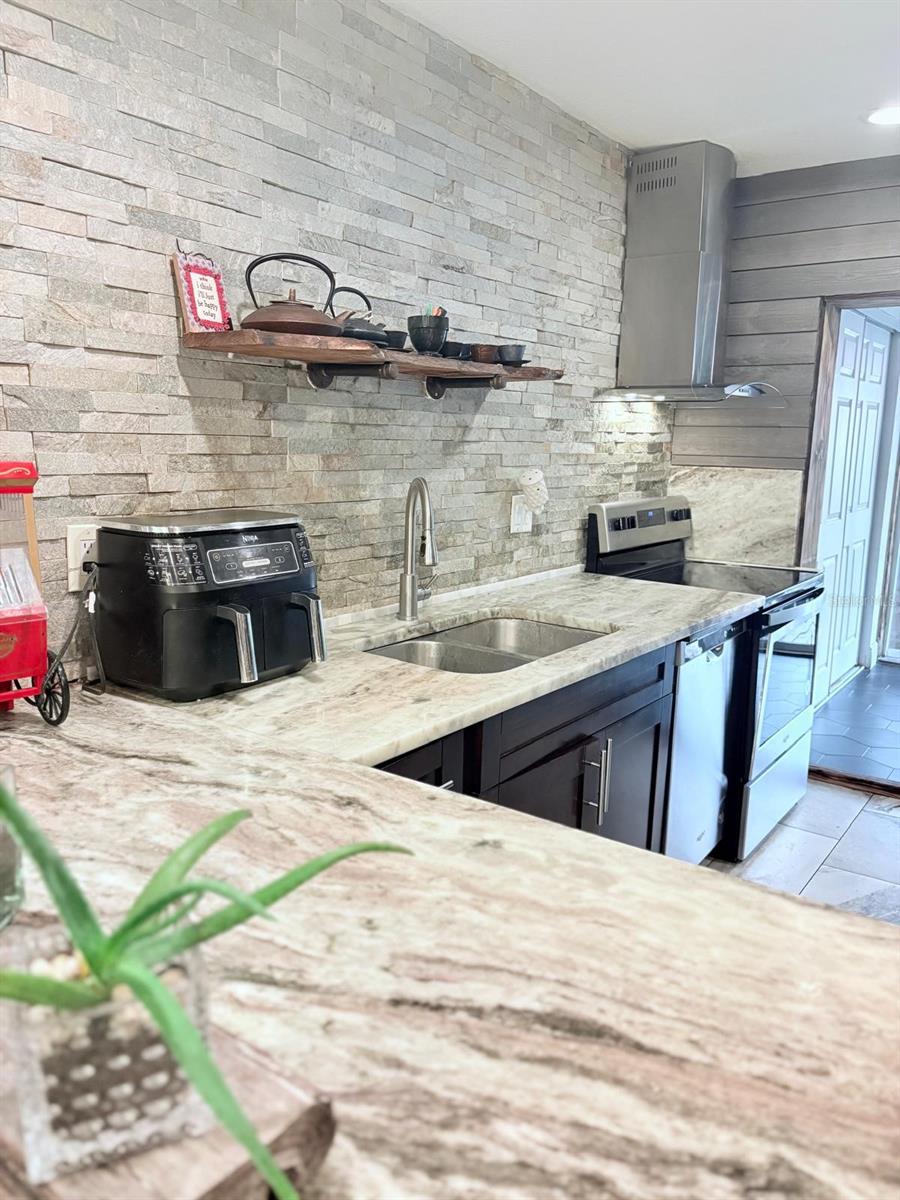 Image 13 of 39 For 10004 Memorial Highway