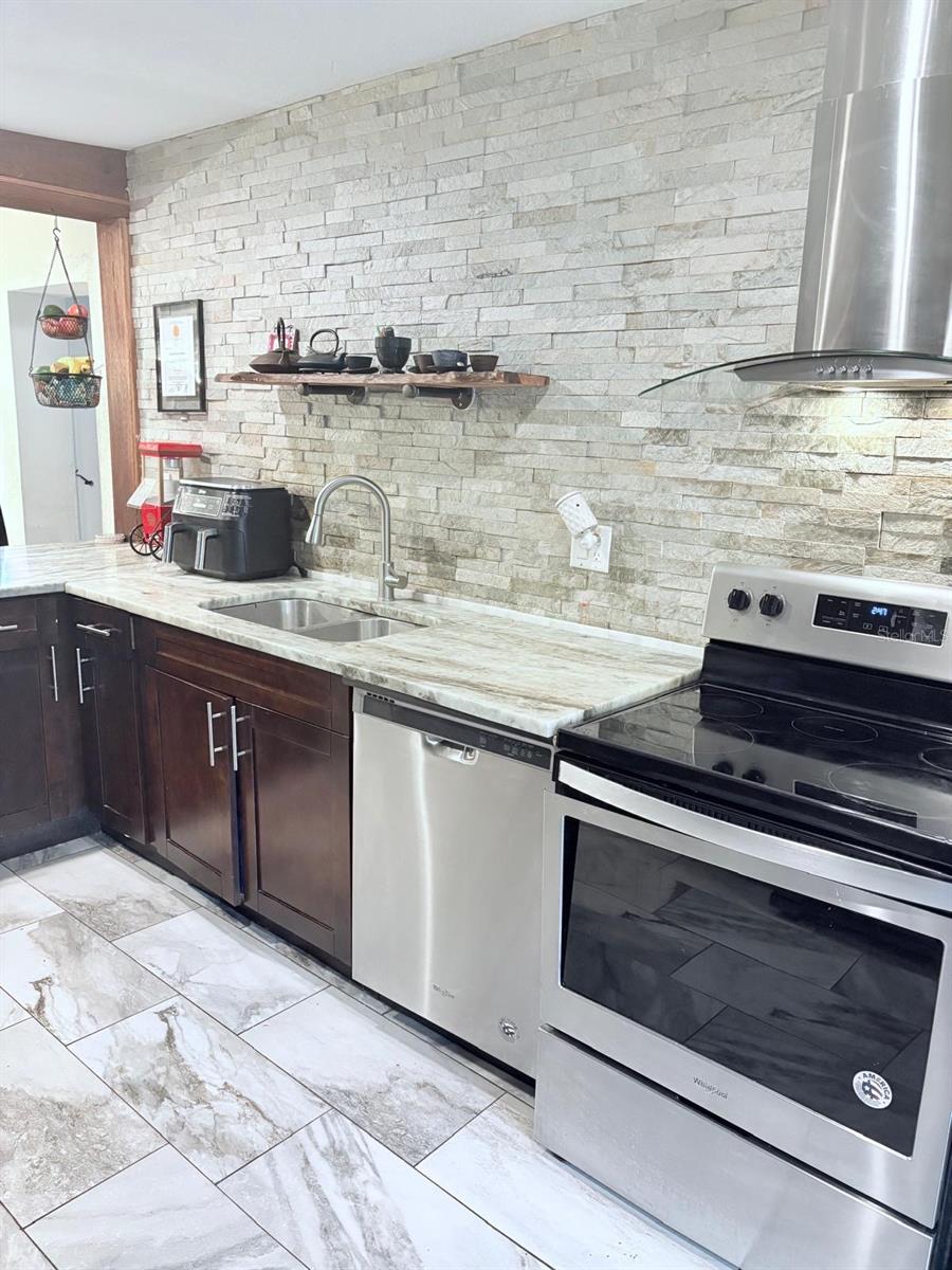 Image 14 of 39 For 10004 Memorial Highway